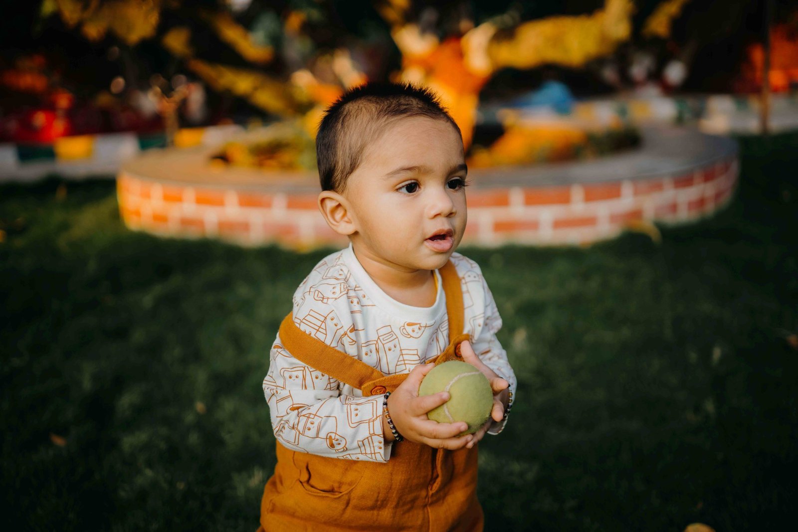 Cake smash photography by 35 Frames
